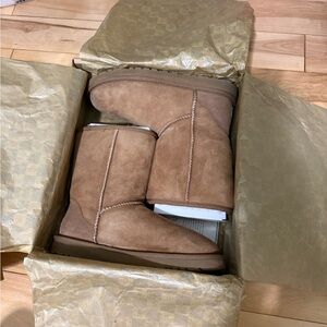 Ugg short boots